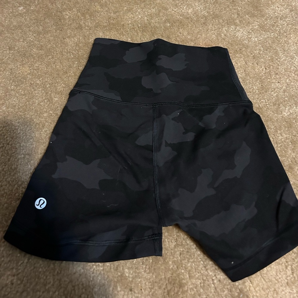 Lululemon camo wonder under shorts